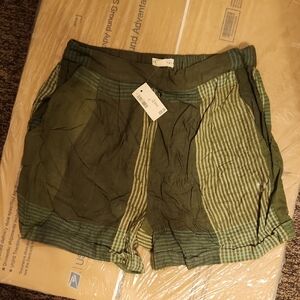 Aeropostale Green Striped Women's Cargo Shorts